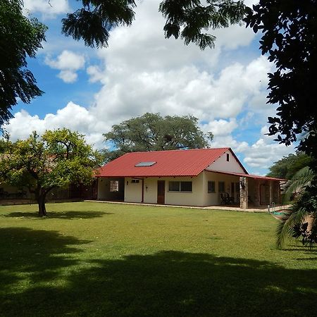 Dornhuegel Guestfarm Hotell Grootfontein Exteriör bild