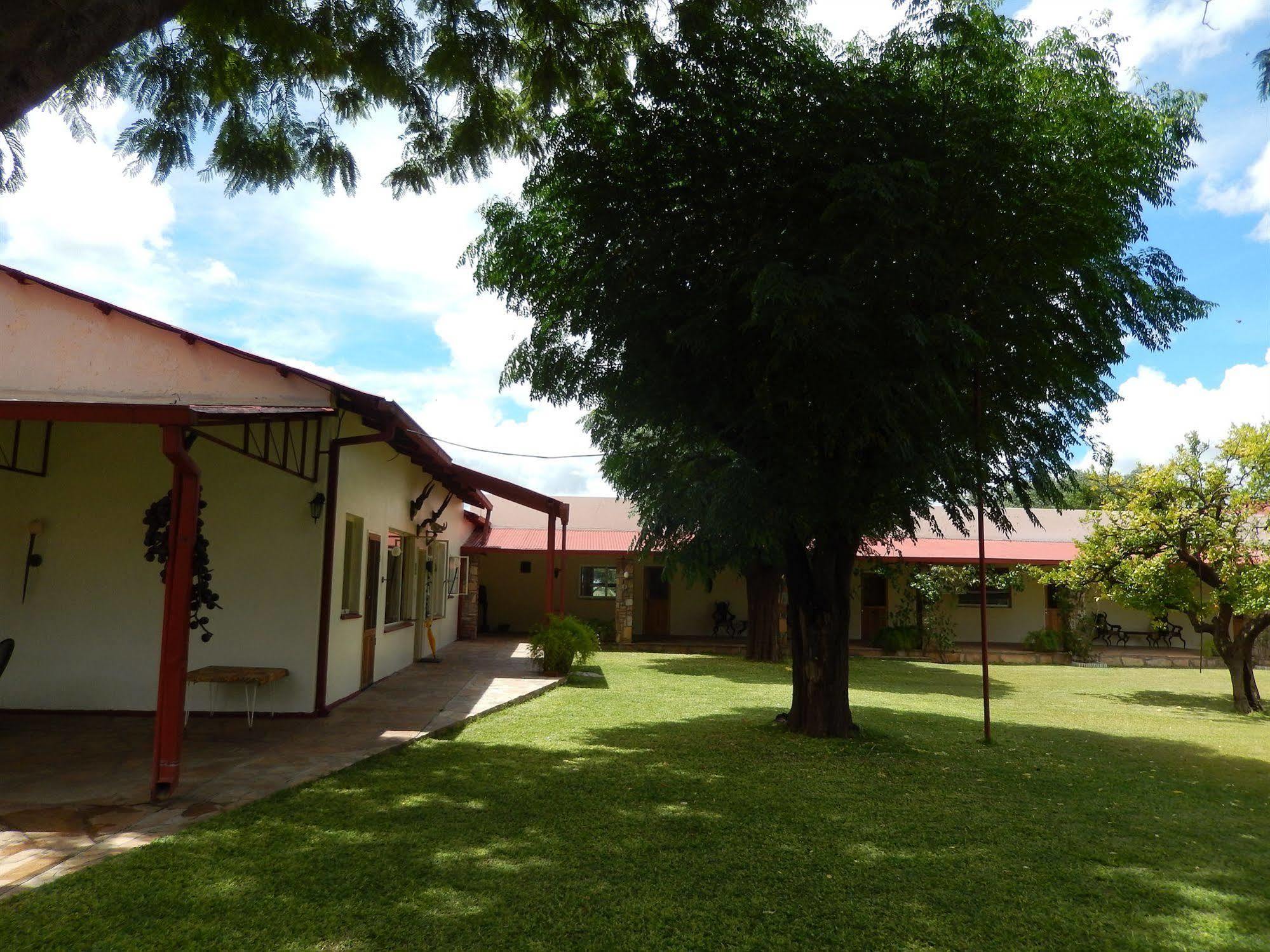 Dornhuegel Guestfarm Hotell Grootfontein Exteriör bild