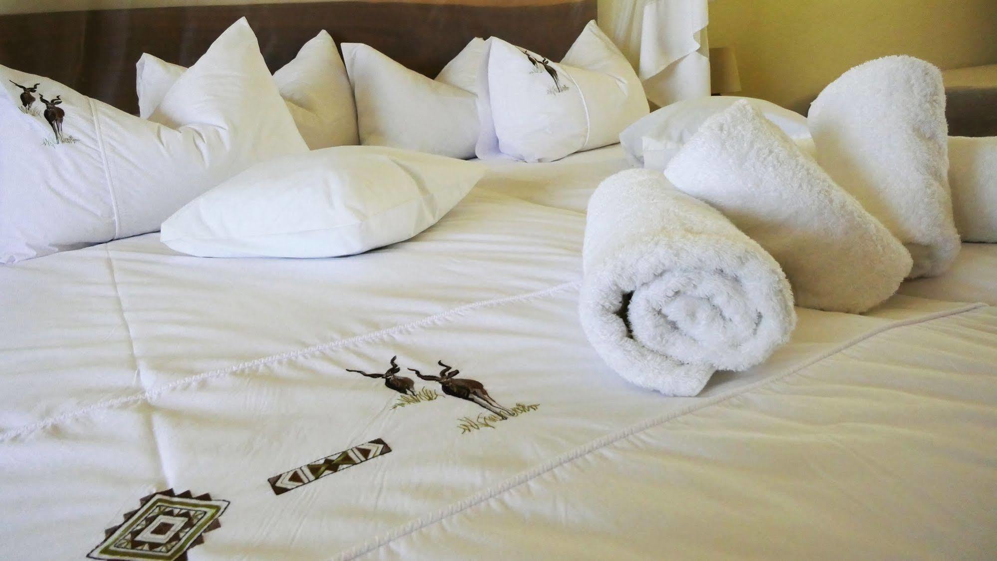Dornhuegel Guestfarm Hotell Grootfontein Exteriör bild