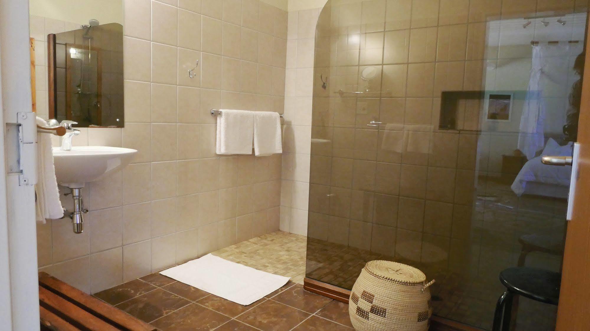 Dornhuegel Guestfarm Hotell Grootfontein Exteriör bild