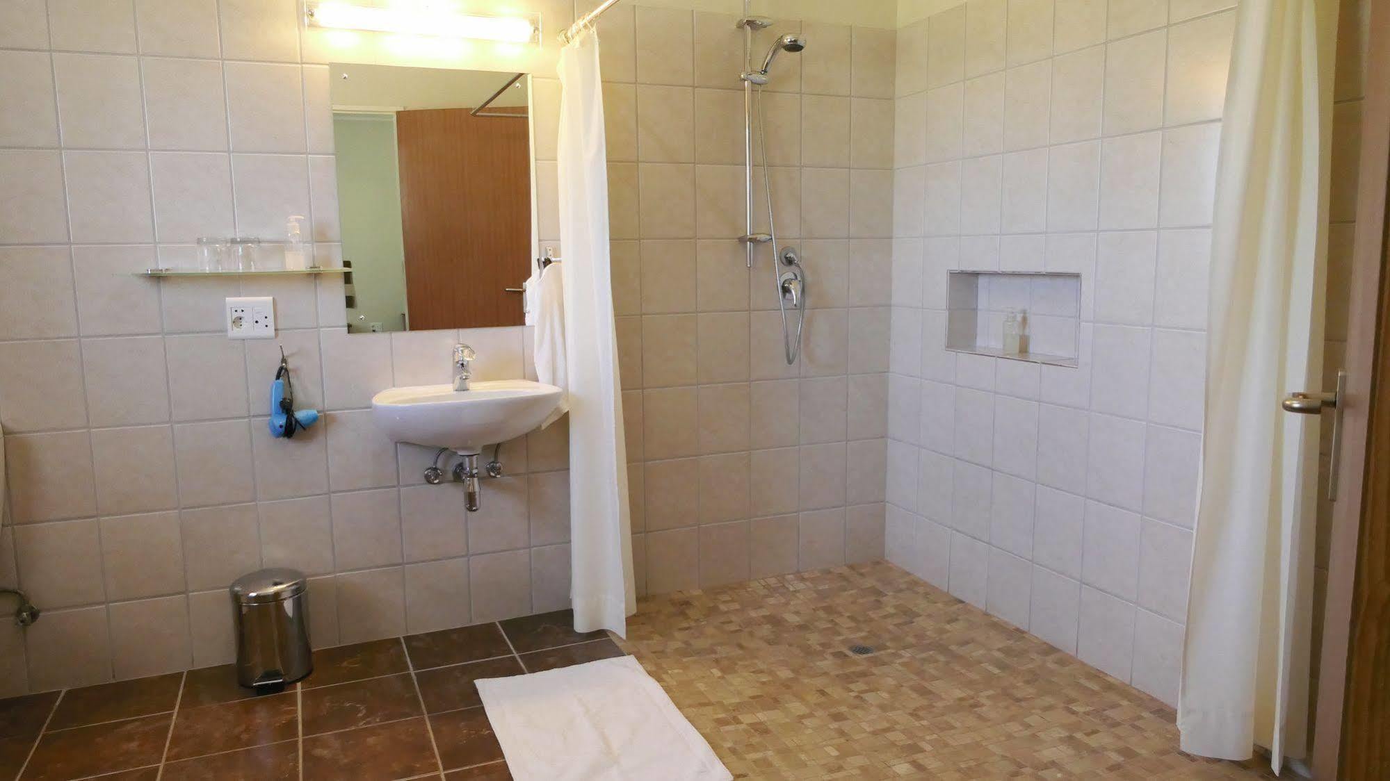 Dornhuegel Guestfarm Hotell Grootfontein Exteriör bild