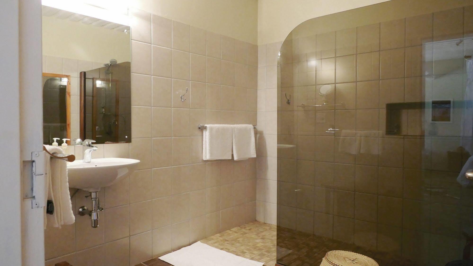 Dornhuegel Guestfarm Hotell Grootfontein Exteriör bild